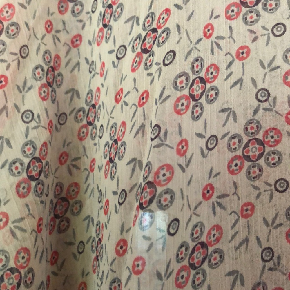 Petty patterned blouse - Picture 2 of 6
